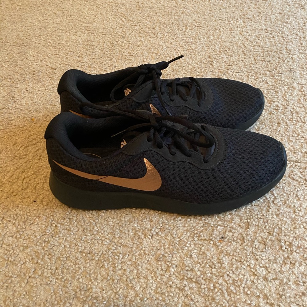 Nike Tennis Shoes